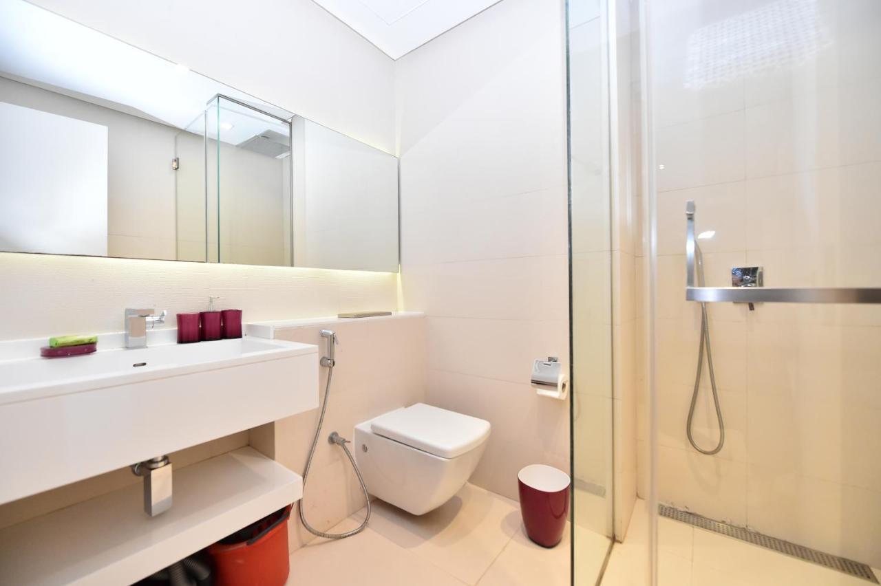 Cozy Studio Apt In Marina - Near Metro, Beach & Mall Appartement Dubai Buitenkant foto