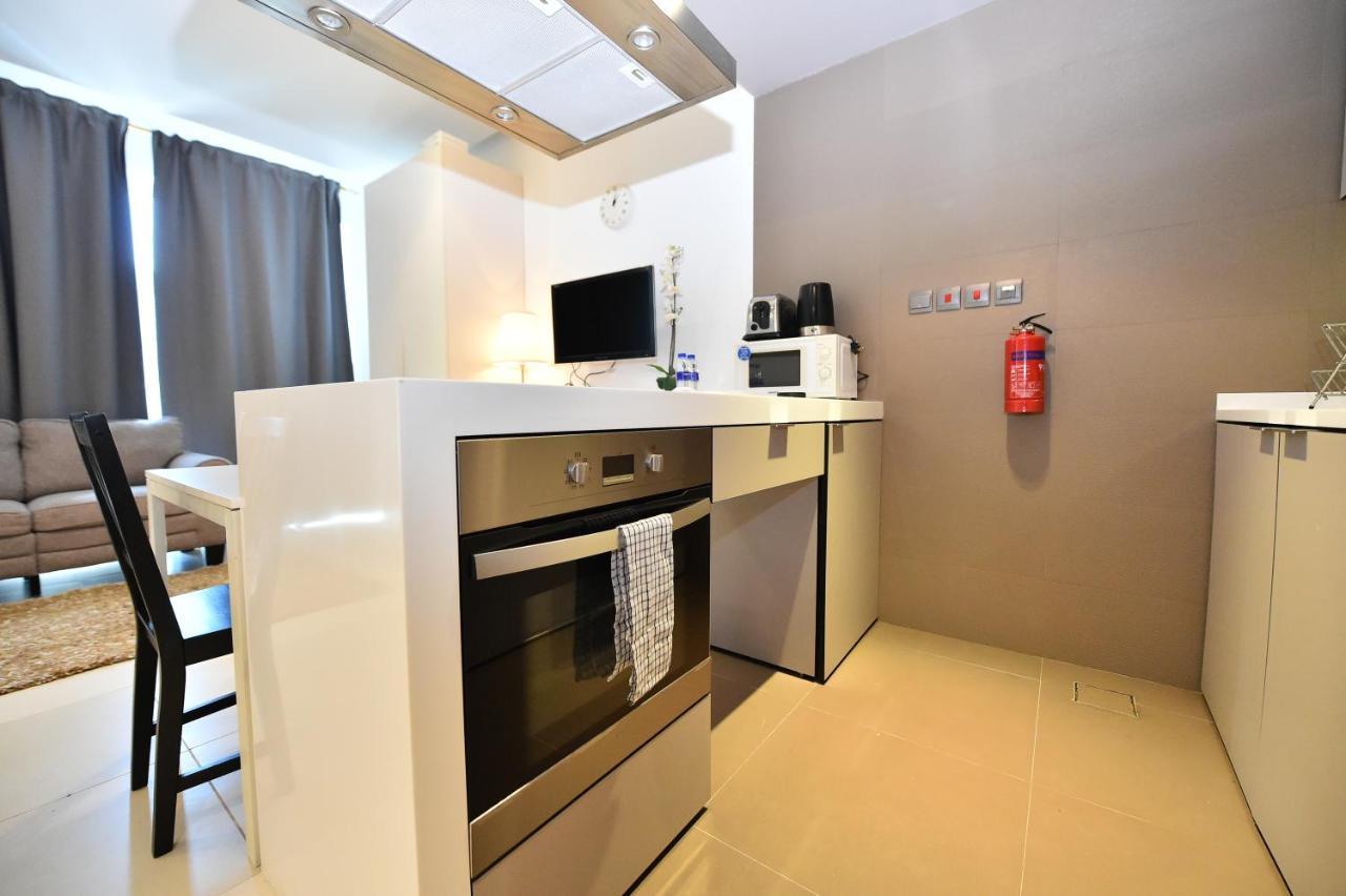 Cozy Studio Apt In Marina - Near Metro, Beach & Mall Appartement Dubai Buitenkant foto