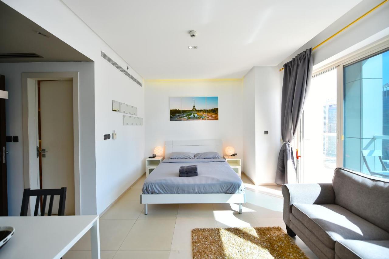 Cozy Studio Apt In Marina - Near Metro, Beach & Mall Appartement Dubai Buitenkant foto