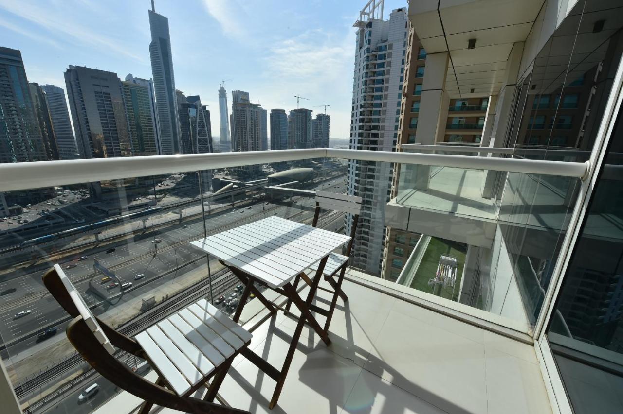Cozy Studio Apt In Marina - Near Metro, Beach & Mall Appartement Dubai Buitenkant foto